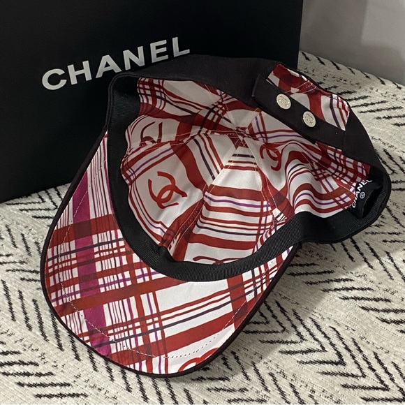 Women’s Chanel Black CC Cap - Picture 3 of 4